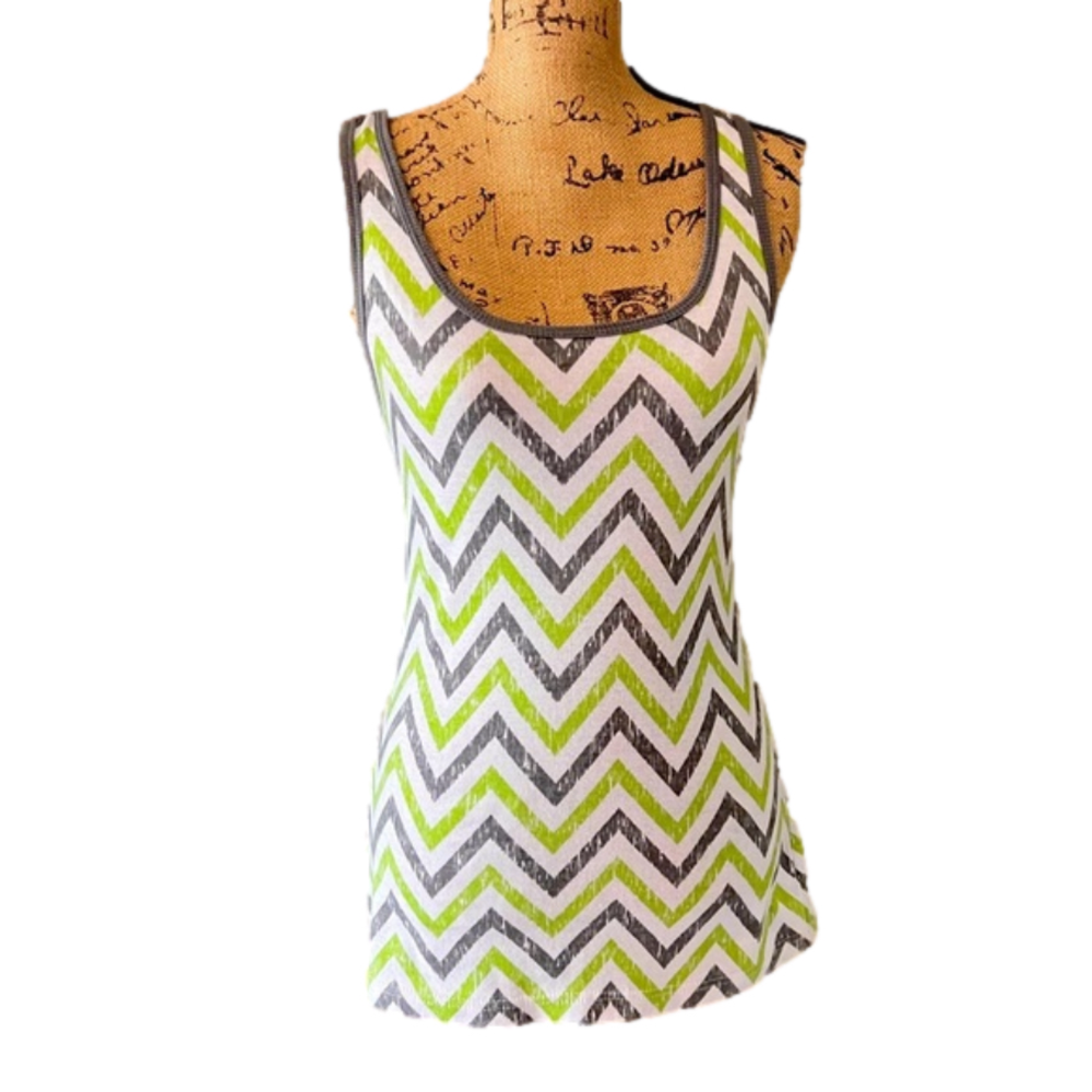 Mix & Co. zig Zag Racerback Tank Top Gray White & Green Like New Size L